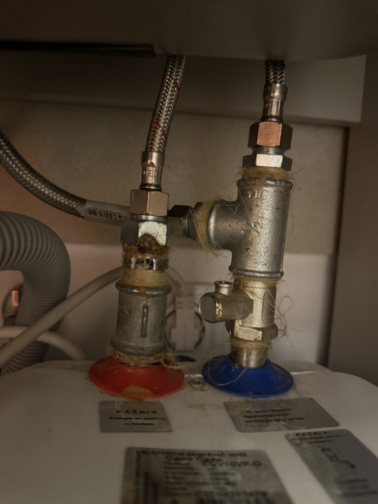 Šta da radite kada pukne ventil - Gde se zatvara voda?