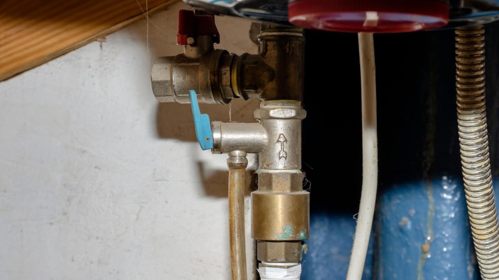 Šta da radite kada pukne ventil - Gde se zatvara voda?